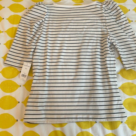 A women's top - Picture 3 of 9